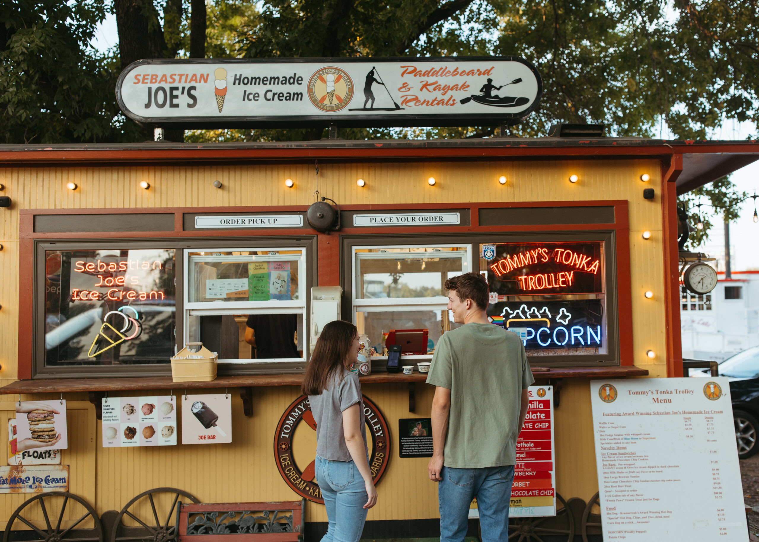 excelsior minnesota engagement session