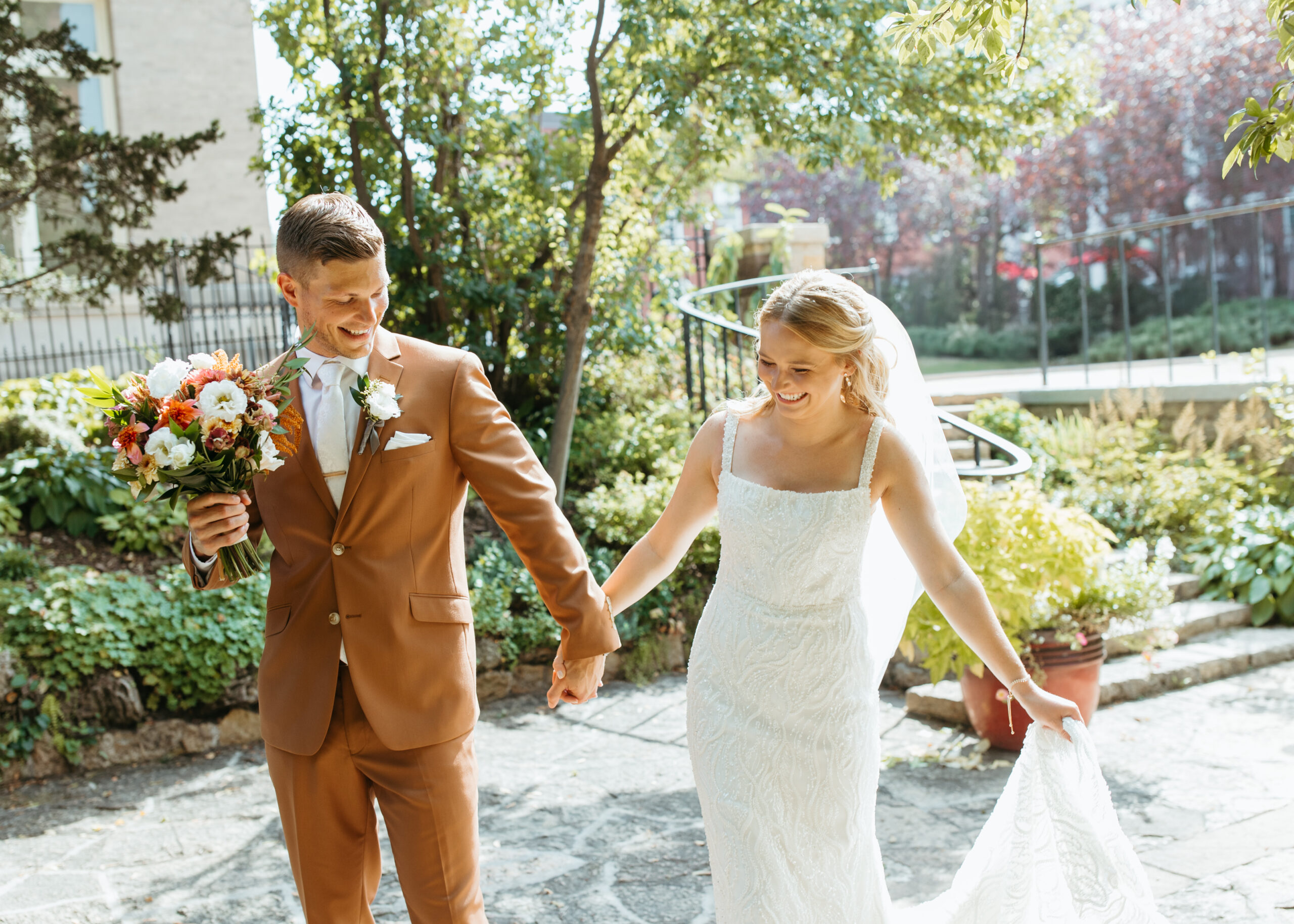wedding in historic downtown stillwater minnesota in small courtyard